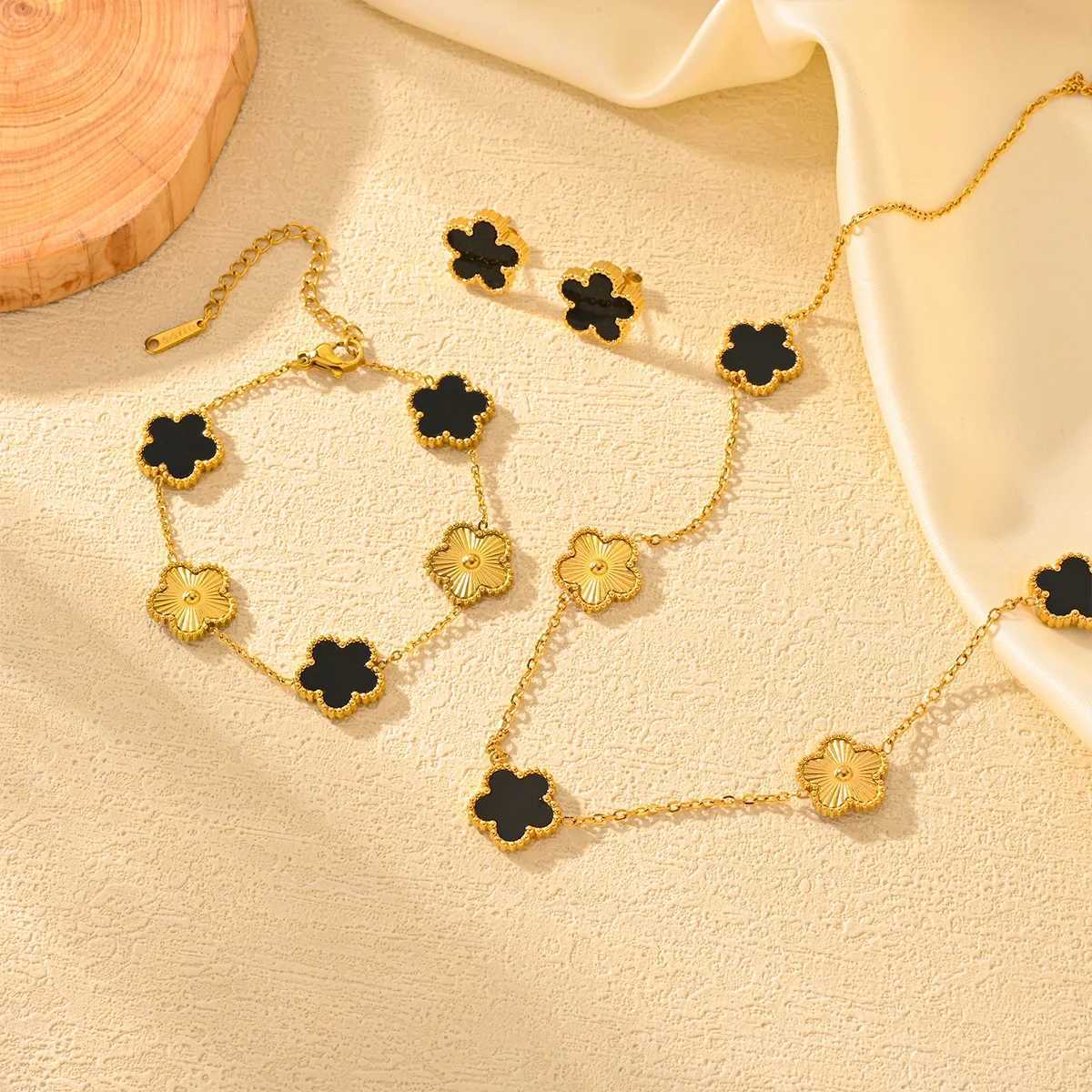 Bracelet Earrings Necklace Unique Design Splicing Plum Blossom Plant Five Leaf Flower Jewelry Set For Women Stainless Steel High-Quality Accessories C