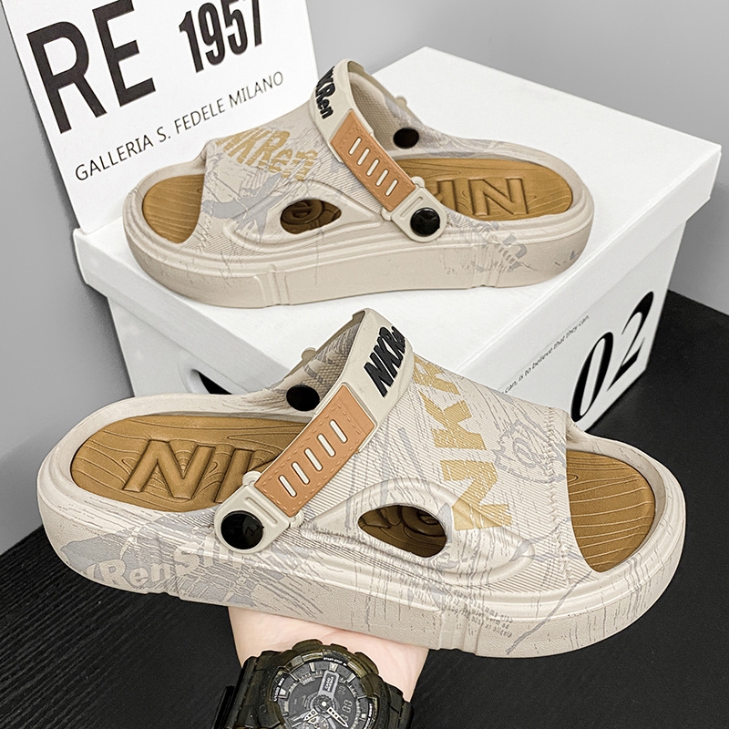 Slippers for men to wear outside in summer, with anti slip and a feeling of stepping on feces. Heel sandals for men to wear outdoors. Soft soled beach