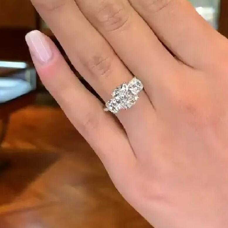 Drop Ship Stunning Wedding Rings Choucong Elegant Luxury Jewelry Three Stone 925 Sterling Silver Cushion Shape 5A Zircon CZ Diamond Women Wedding Ring