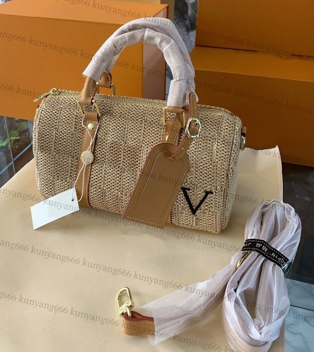 Top Straw Bag Luxury Handbag Designer Crossbody Bag Shoulder Evolving Women Tote Metal Tag Solid Color Makeup Purse