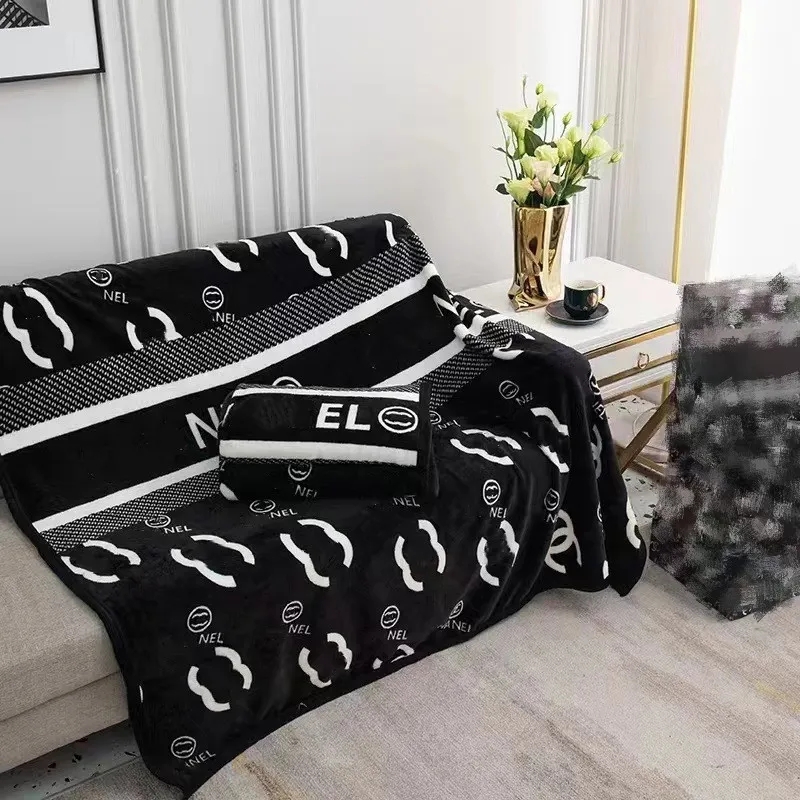 Black Designer Blanket White Letter Logo Leisure Travel Shawl Blanket Office Air Conditioning Cover Europe Plaid Blanket Gift Box Decorative blanket V820024
