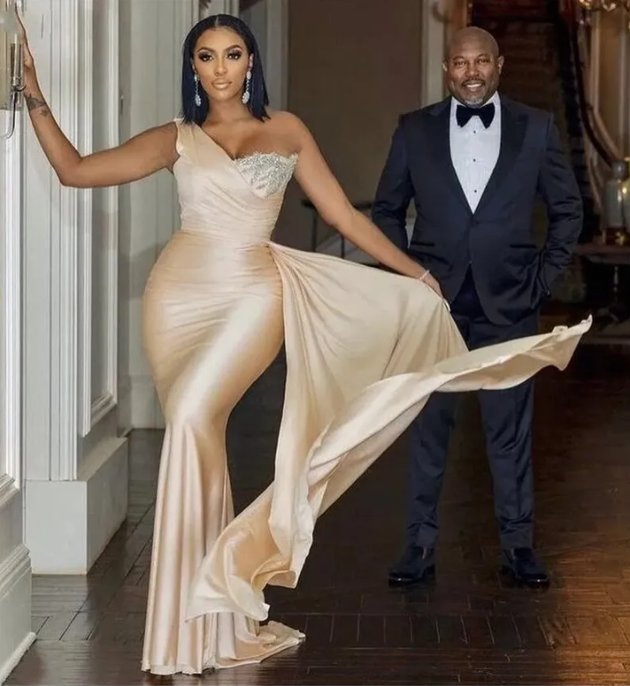 Elegant One Shoulder Mermaid Bridesmaid Dresses Crystal Beads Ruched Sweep Train Maid of Honor Dress BC14340