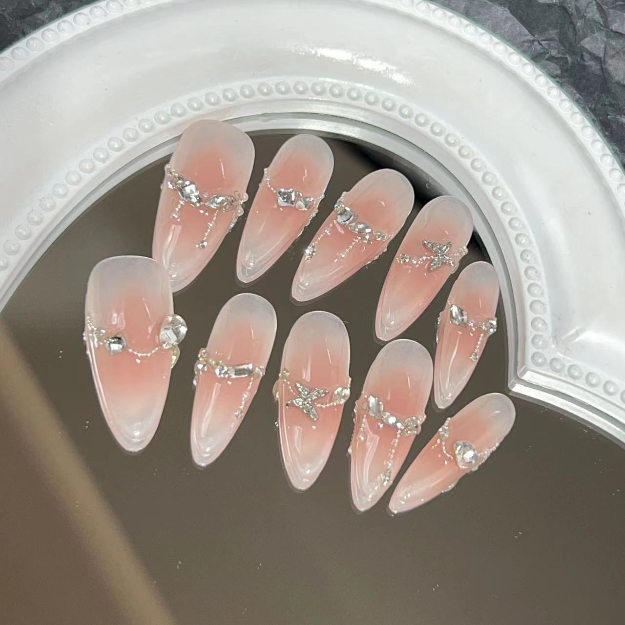 10Pcs Almond Handmade Nude Press on Gradient Rhinestone Decoration False Nails Simple Wearable Manicure Fake Nail Tips F703-9