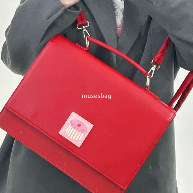 Designer Ms Atmosphere Academy Style Retro Red Large Capacity Backpack Small and Multi functional Handheld Diagonal Straddle Bag Student Commuting Bac