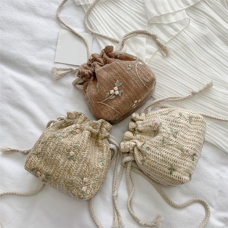 Fashion Small Shoulder Bags Women Drawstring Straw Beach Bags Flower Embroidery Bags Ladies Lace Crossbody Handbags for Travel