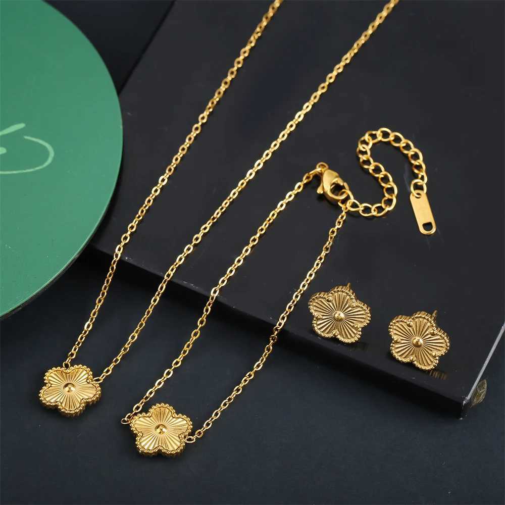 Bracelet Earrings Necklace Shining Plum Blossom Plant Five Leaf Plant Single Flower Jewellery Bracelet Necklace Earrings Set Ladies Stainless Steel Cl