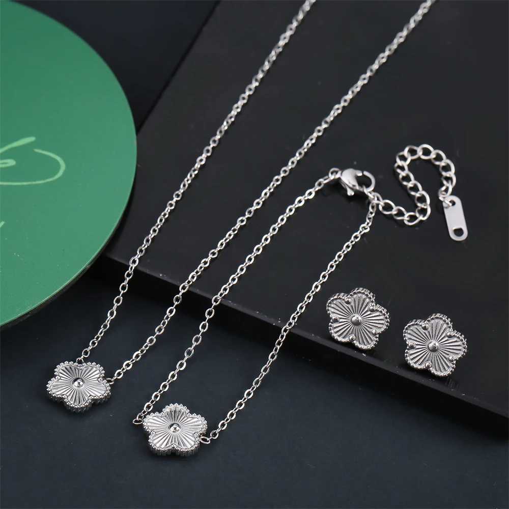 Bracelet Earrings Necklace Shining Plum Blossom Plant Five Leaf Plant Single Flower Jewellery Bracelet Necklace Earrings Set Ladies Stainless Steel Cl