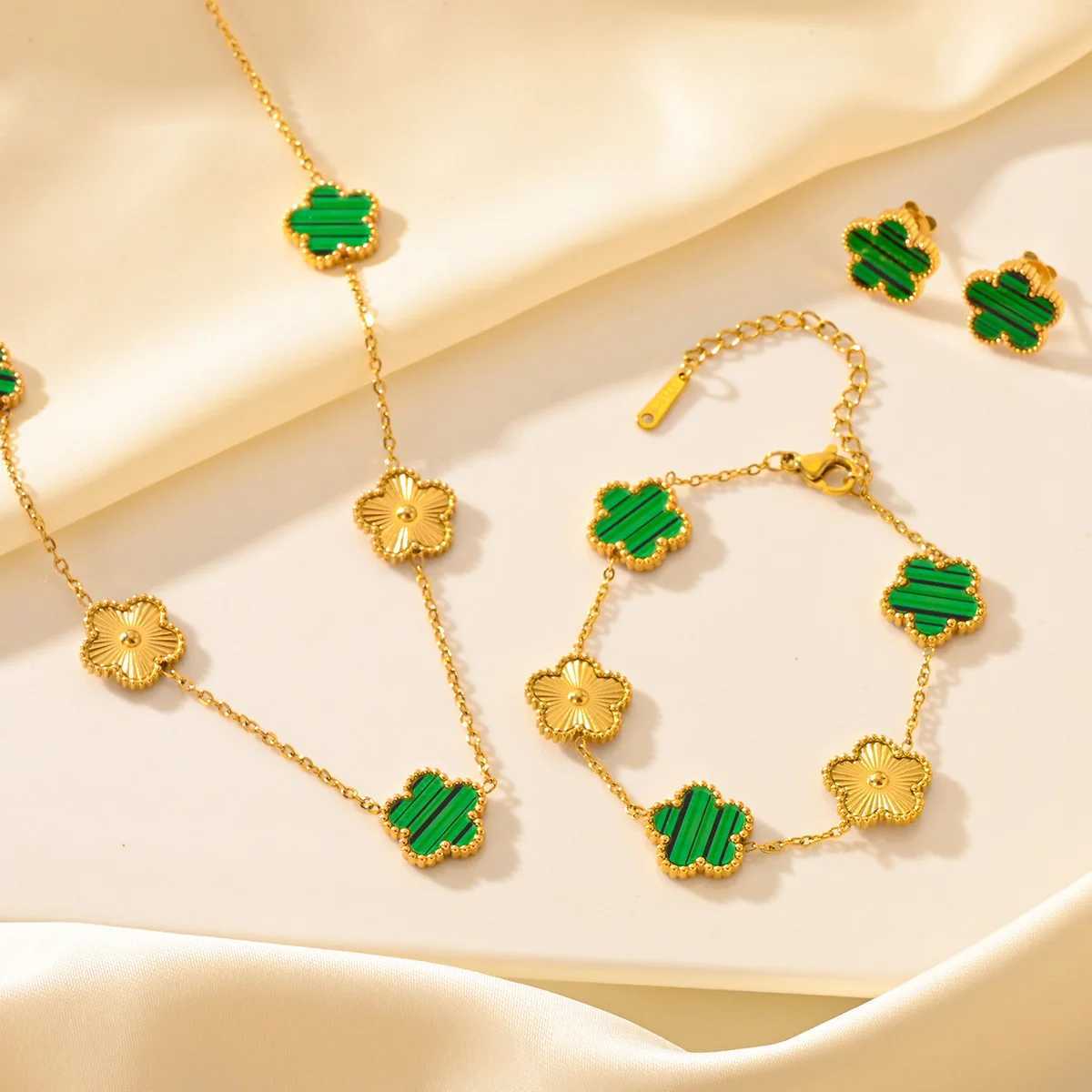 Bracelet Earrings Necklace Unique Design Splicing Plum Blossom Plant Five Leaf Flower Jewelry Set For Women Stainless Steel High-Quality Accessories C