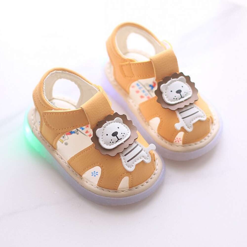 Boys, girls, babies, summer sandals, children's small lion with soft soled, toe wrapped learning shoes, flashing light, non slip baby shoes F704-