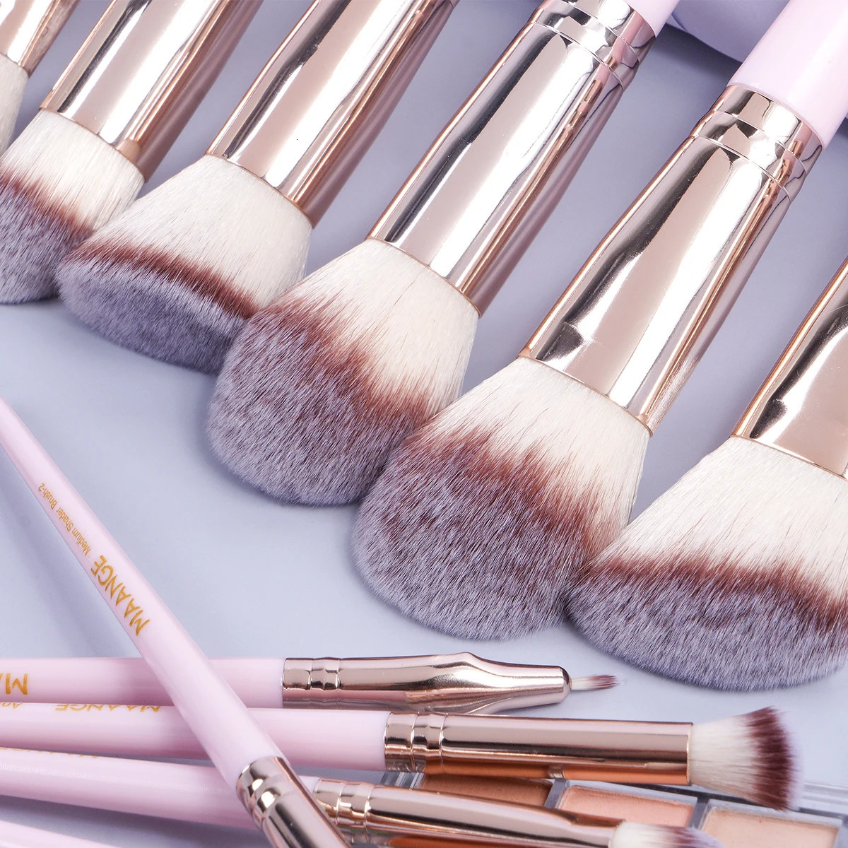 MAANGE 38PCS Makeup Tools Kit 25PCS Foundation Concealer Eyeshadow Makeup Brush with Makeup Sponge Powder Puff for Travel 240704