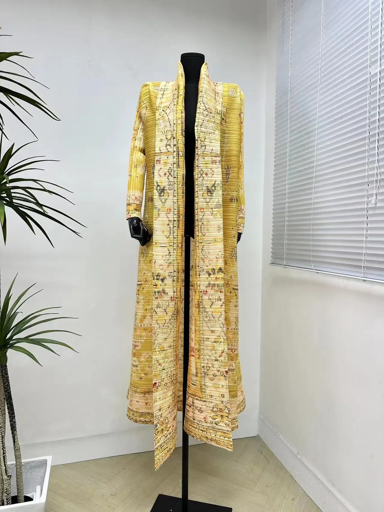 Miyake Pleated Womens Long Cardigan Windbreaker Coat Autumn Ethnic Style Printing Loose Plus Size Dress Cloak Robe 240703