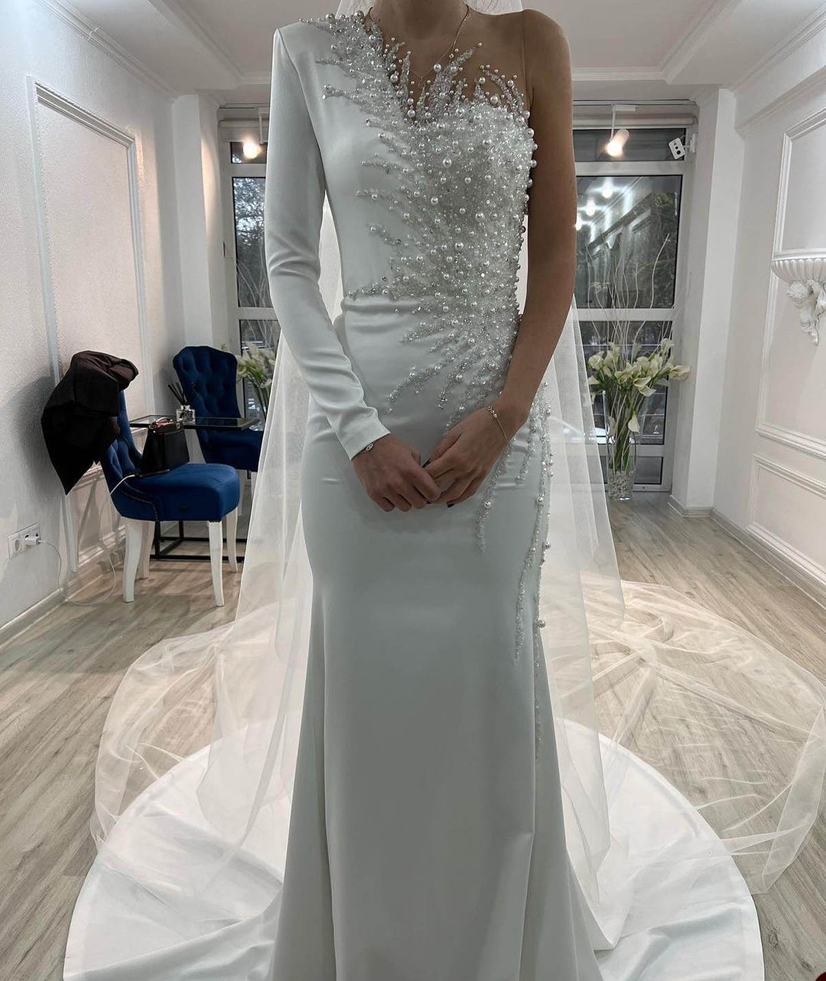 Distinctive Mermaid Wedding Dress With Veil Pearls Beaded One ShoulderLong Sleeve Bride Gowns Sweep Train Satin Bridal Dresses