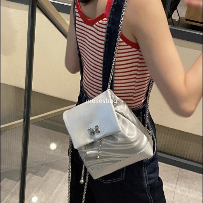 High end women's stylish Instagram simple and large capacity backpack for commuting leisure autumn classic practical bag backpack high-end and fa
