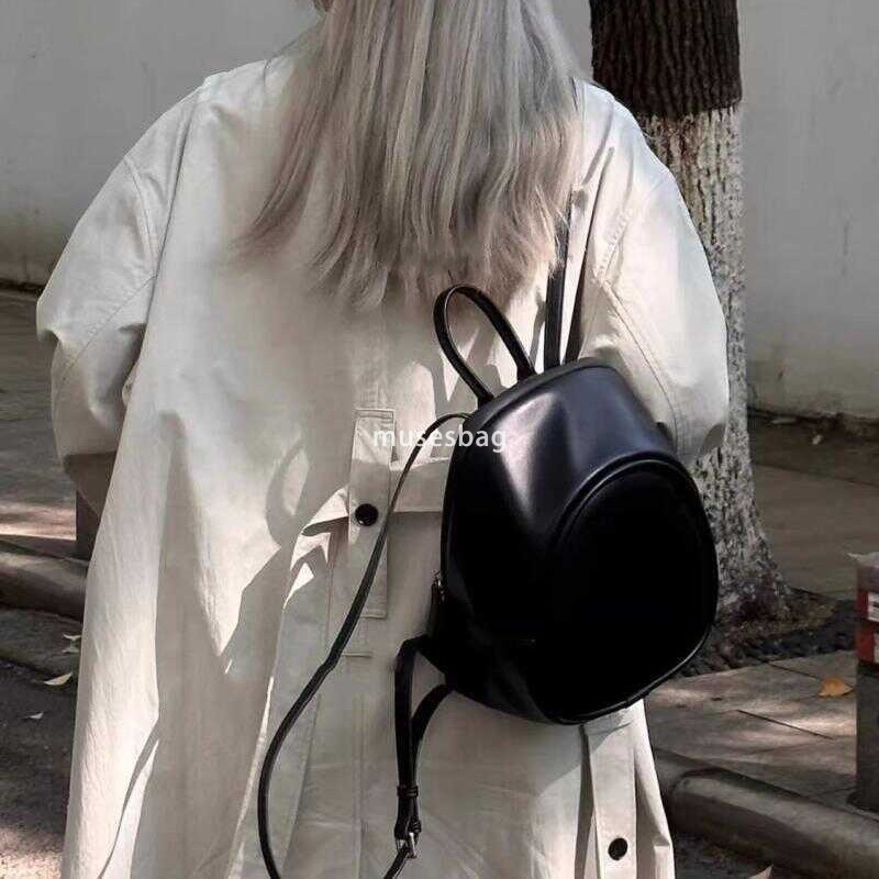 Korean women's designer Instagram style niche backpack for commuting lightweight small backpack for summer outings fashionable and minimalist sin
