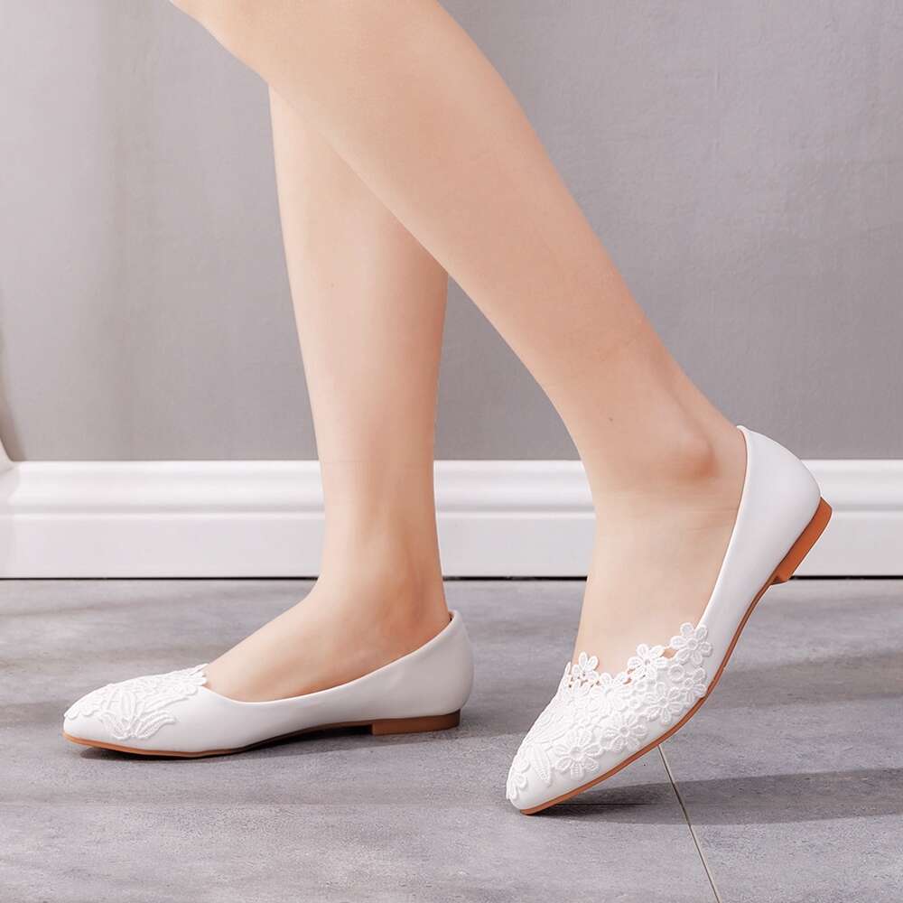 Crystal Queen Ballet Flats White Lace Wedding Shoes Women Slip On Pointed Toe Comfortable Grandmother Boat 0704