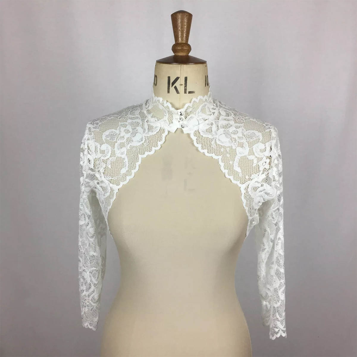 Bridal Wedding Capes Jacket Lace Appliques Bride Wraps Wedding Cloak With Arm Hole Long Sleeve Wedding Accessories