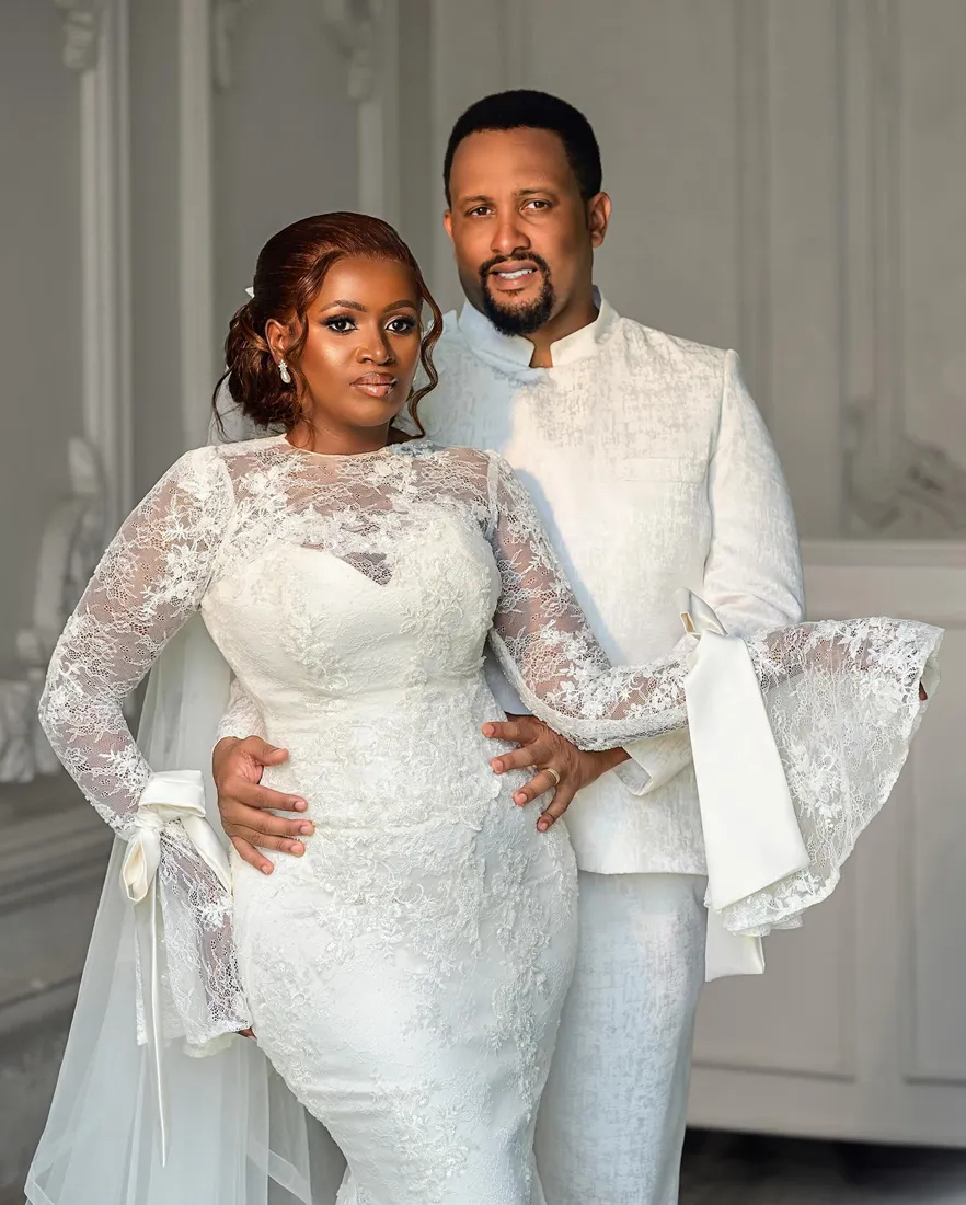 Flare Long Sleeves Lace Mermaid Wedding Dresses Appliques Jewel Neck Plus Size Bridal Gowns 2024 Elegant Ivory Bride Vestido de Novia