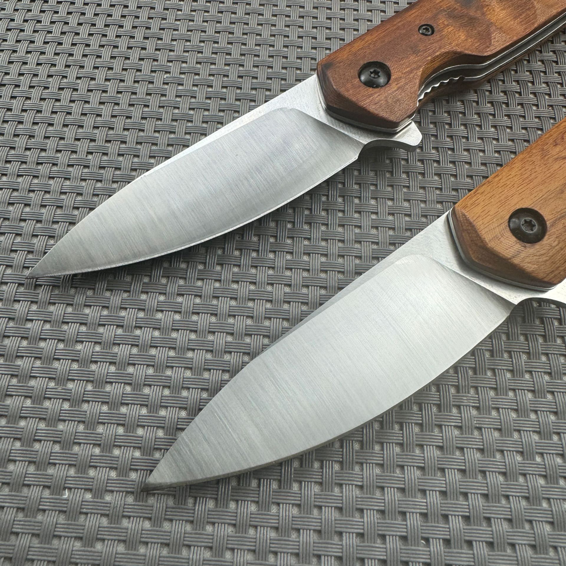 High Quality Flipper Folding Knife N690 Satin Blade Desert Ironwood Handle Outdoor Camping Hiking Fishing Ball Bearing Fast Open EDC Pocket Knives