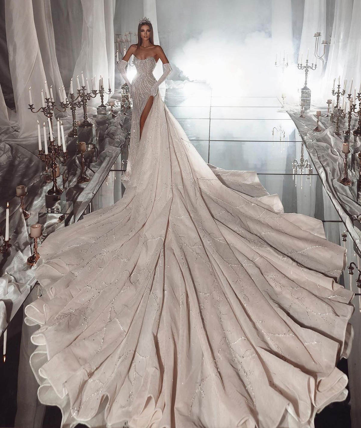 Exquisite Mermaid Wedding Dress With Veil Sequins Sweetheart Strapless Bride Gowns High Split Beaded Sleeveless Bridal Dresses