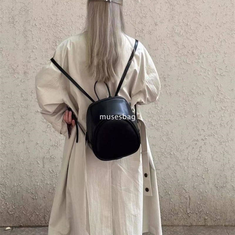 Korean women's designer Instagram style niche backpack for commuting lightweight small backpack for summer outings fashionable and minimalist sin