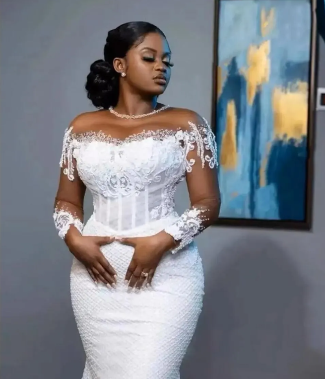 Modern Lace Applique Mermaid Wedding Dresses Sheer Long Sleeved Court Train Bridal Gowns