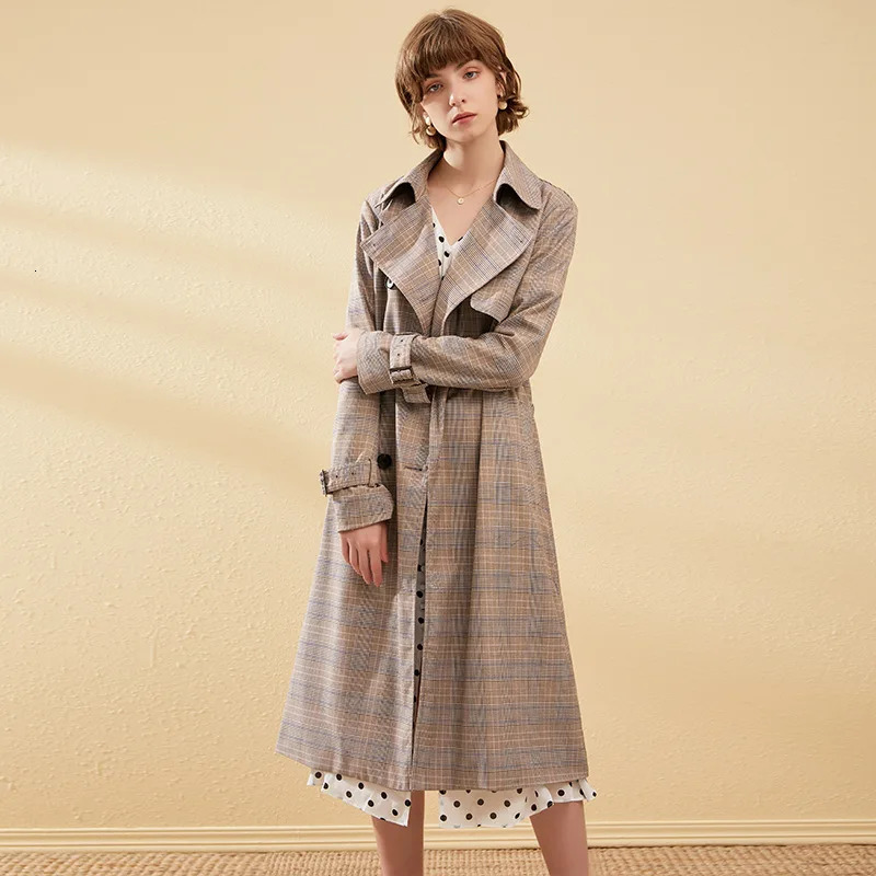 In the autumn and winter of the plaid windbreaker for women in Europe and the United States is a long plaid coat with 240703