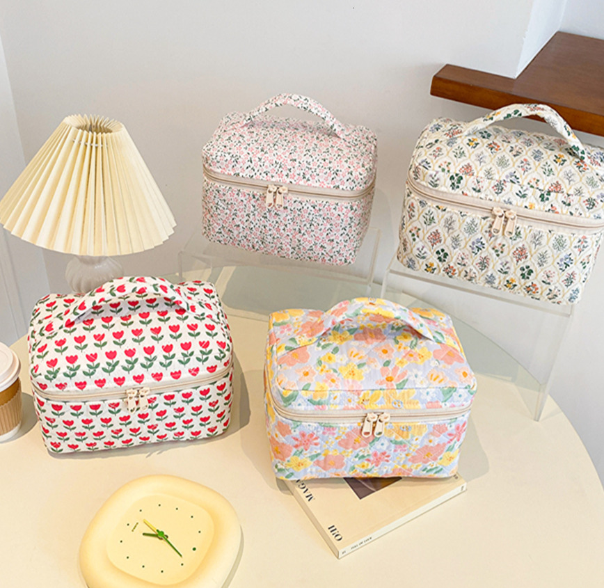 Korean Floral Organizer Cotton Padded Cosmetic Cute Large Make Up Zipper Square Handbag Soft Women Storage Bag H7.4#21