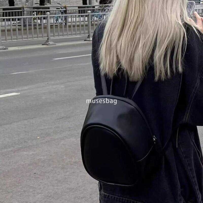 Korean women's designer Instagram style niche backpack for commuting lightweight small backpack for summer outings fashionable and minimalist sin