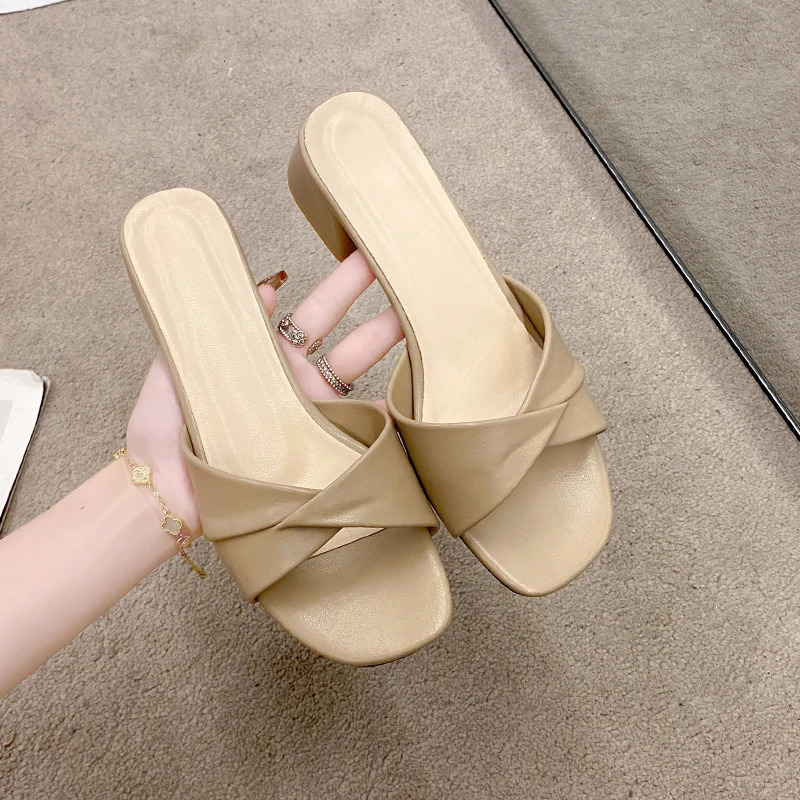 Summer Fashion Open Toe Solid Color Simple Leather Surface Versatile Candy Color Large Slippers Square Heel Shoes Women 240704