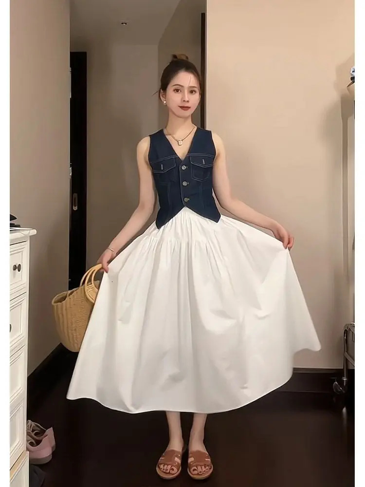 Summer outfit paired with a full set of fashionable sleeveless denim vest skirt small fragrant style womens clothing ligh 240702