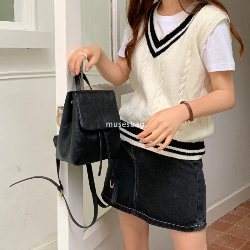 Designer's temperament classic retro fashion backpack Korean version Instagram high-end and lightweight student casual and versatile backpack for