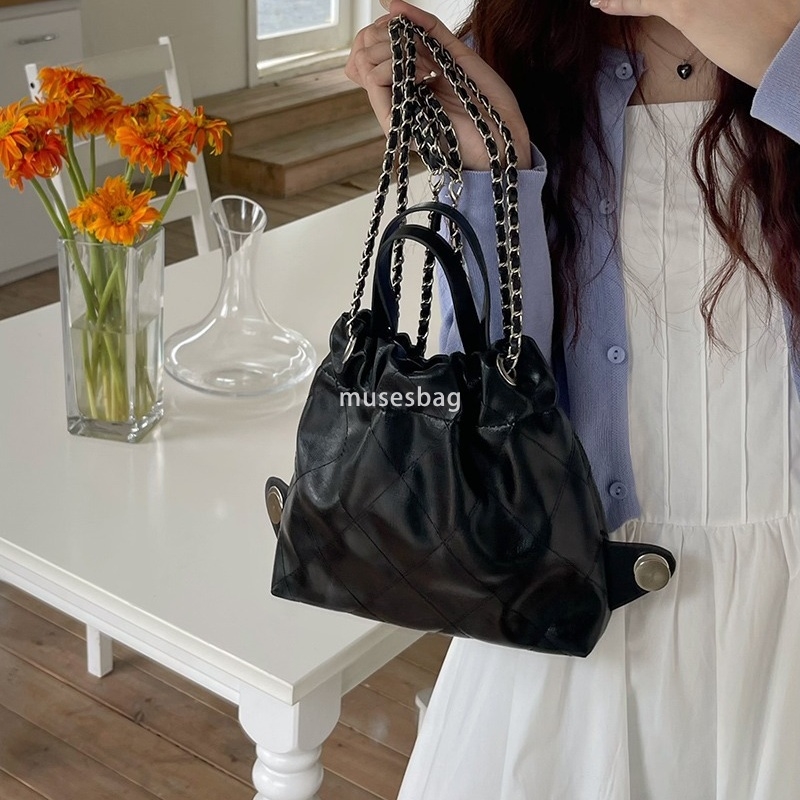 Korean Women's Designer Instagram Small Fragrant Wind Lingge Chain Lightweight Backpack New Casual Versatile Large Capacity Simple Handheld Commu