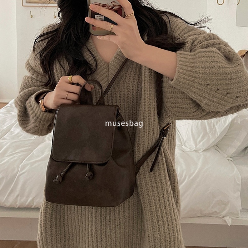 Designer's temperament classic retro fashion backpack Korean version Instagram high-end and lightweight student casual and versatile backpack for