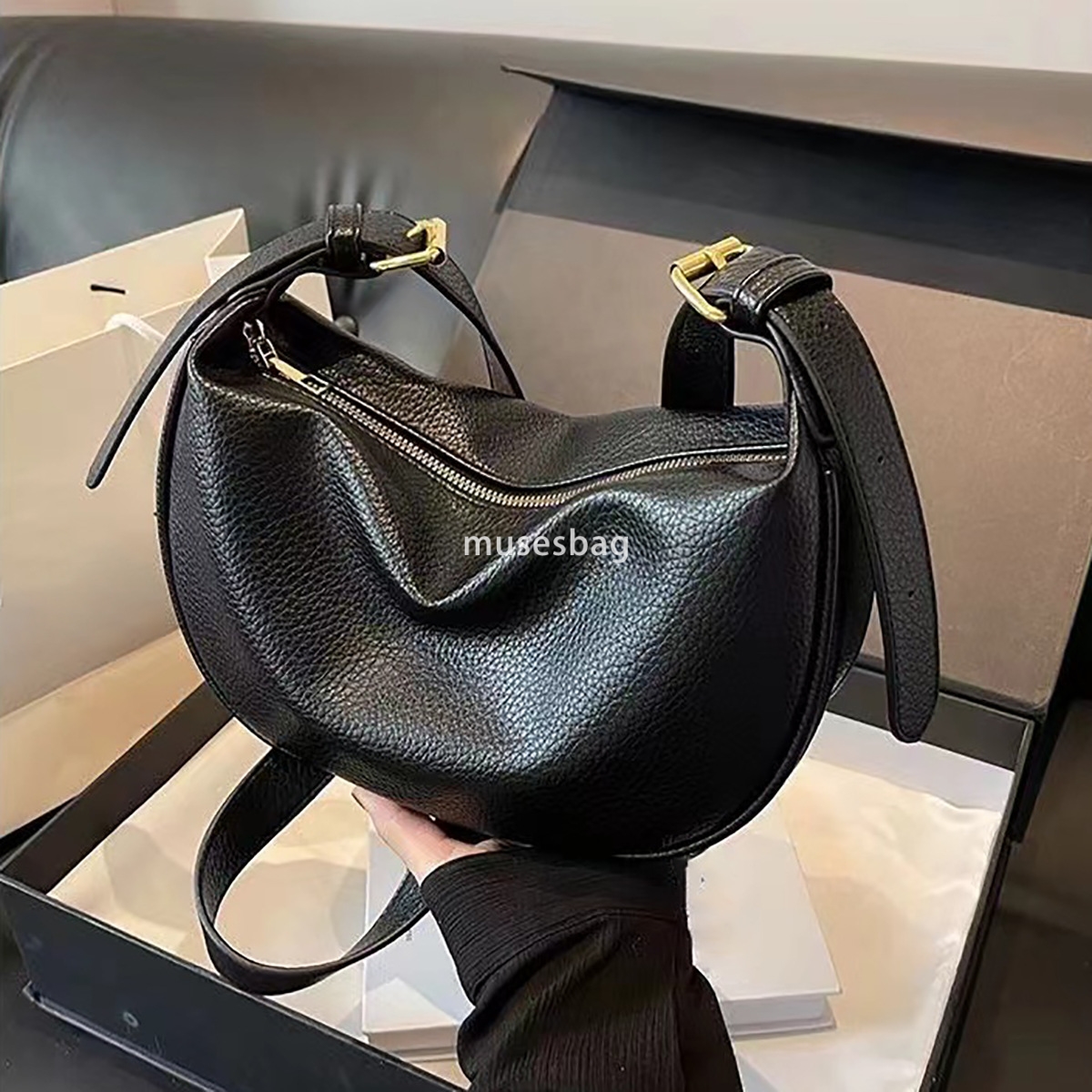 High quality, fashionable and fashionable high-end feeling bag for women new niche and versatile large capacity dumpling bag solid color crossbody bag