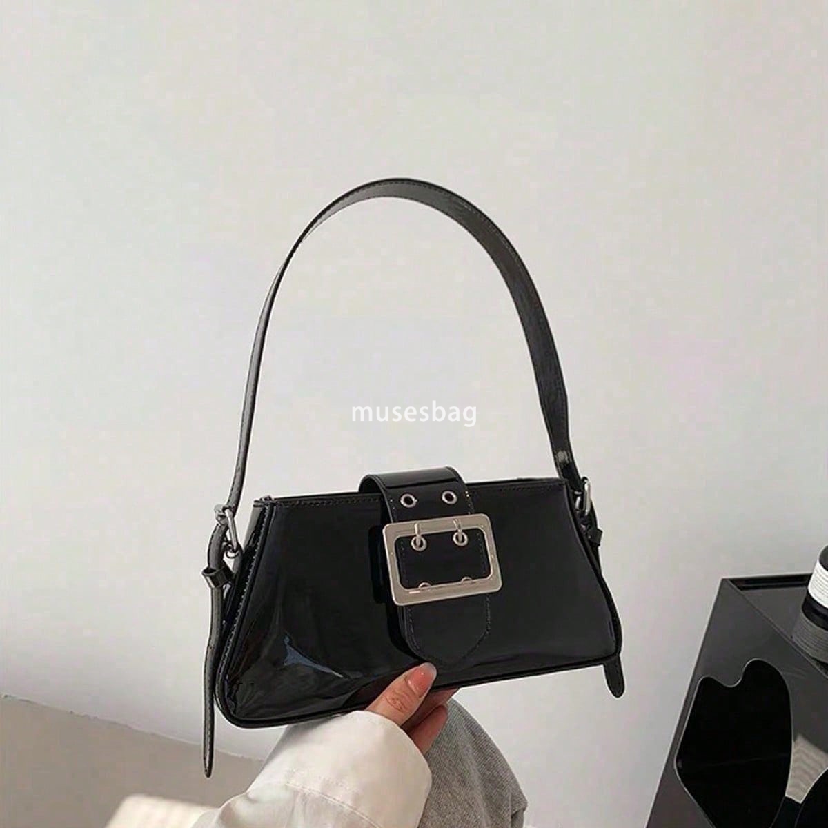 Fashionable and trendy niche design portable patent leather silver sweet and cool spicy girl style bag new niche design pink locomotive underarm bag