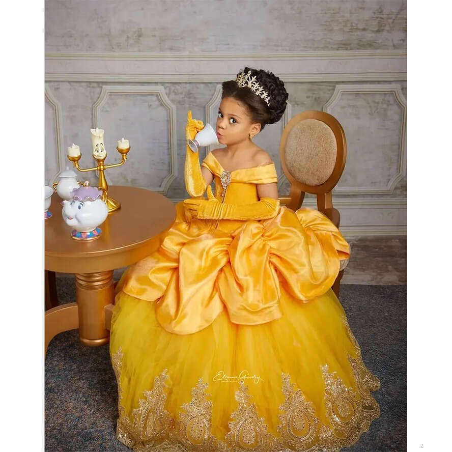 wer Yellow Lace Crystals Bateau Balll Gown Little Girl Wedding Cheap Communion Pageant Dresses Gowns s