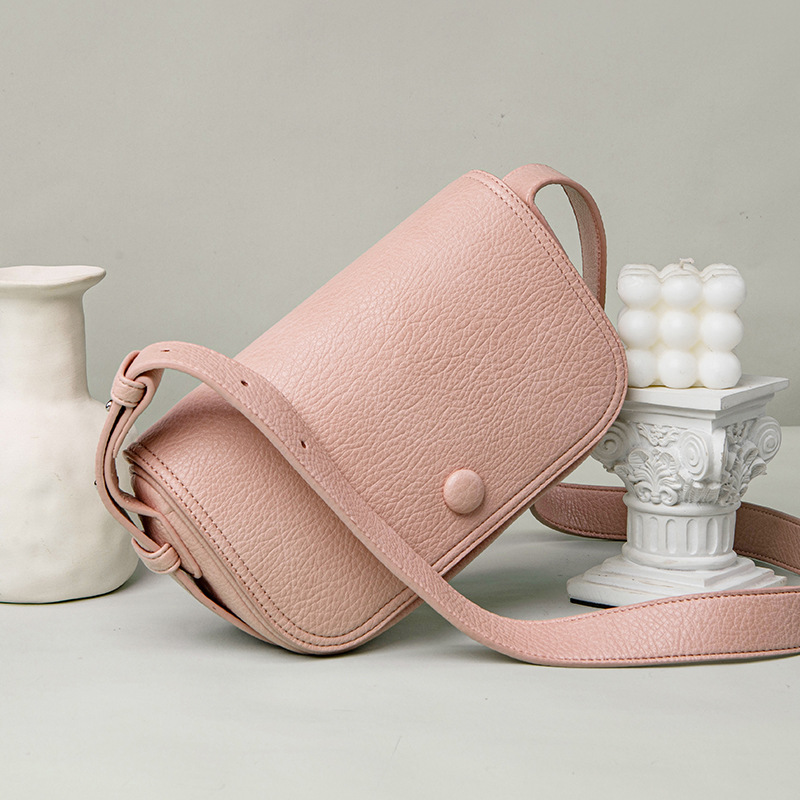 Street trend, high-quality new high-capacity shoulder bag female niche design crossbody bag simple and atmospheric handbag