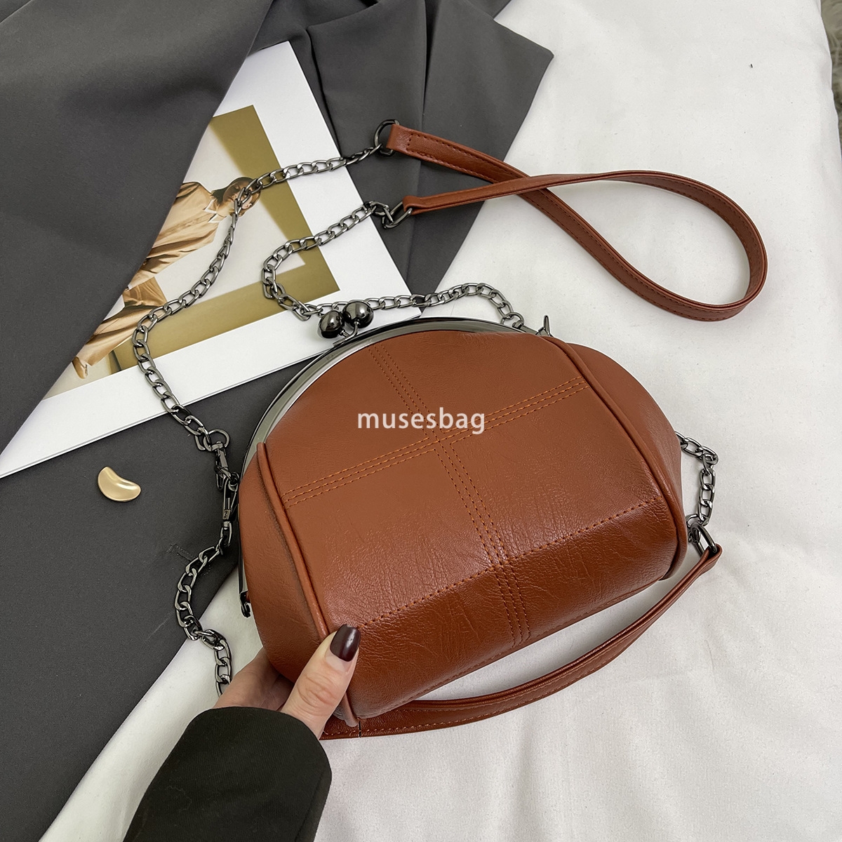 Fashion trend niche design shell bag retro chain bag fashion versatile embroidered clip women's bag single shoulder bag crossbody bag bags