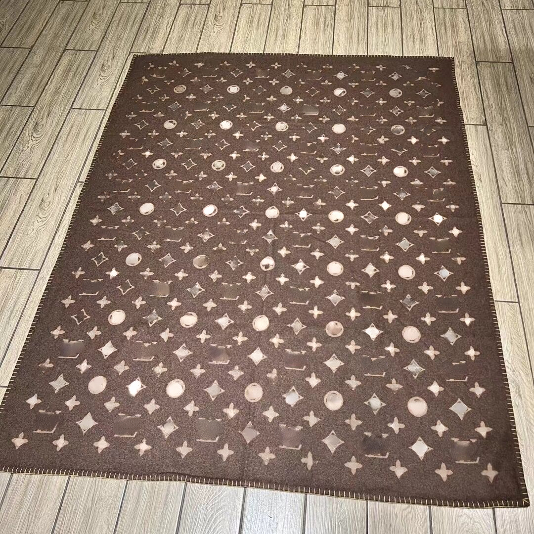 2025 New Designer Blanket Portable Cashmere Letters Old Flowers Patterns Blankets 950g Home and Outdoor