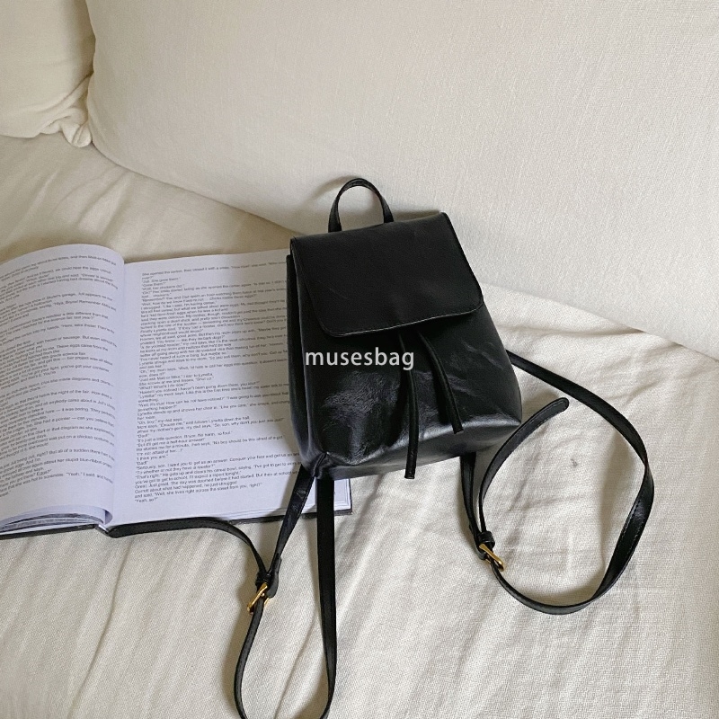 Designer's temperament classic retro fashion backpack Korean version Instagram high-end and lightweight student casual and versatile backpack for