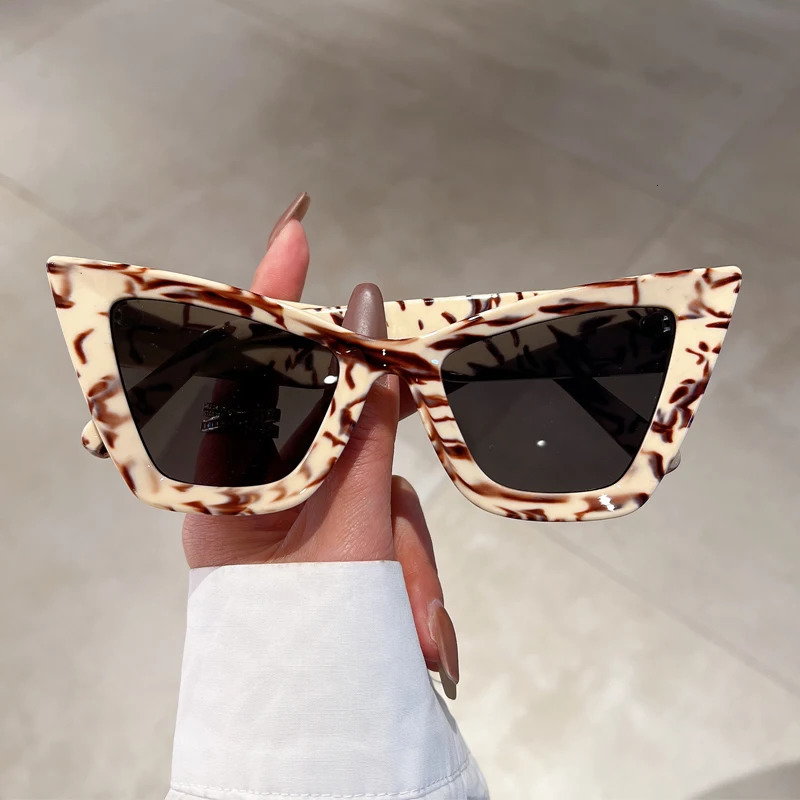 Vintage Cat Eye Sunglasses 2024 Fashion Oversized Butterfly Shape Shades Eyewear Luxury Brand Design UV400 Sun Glasses 240705