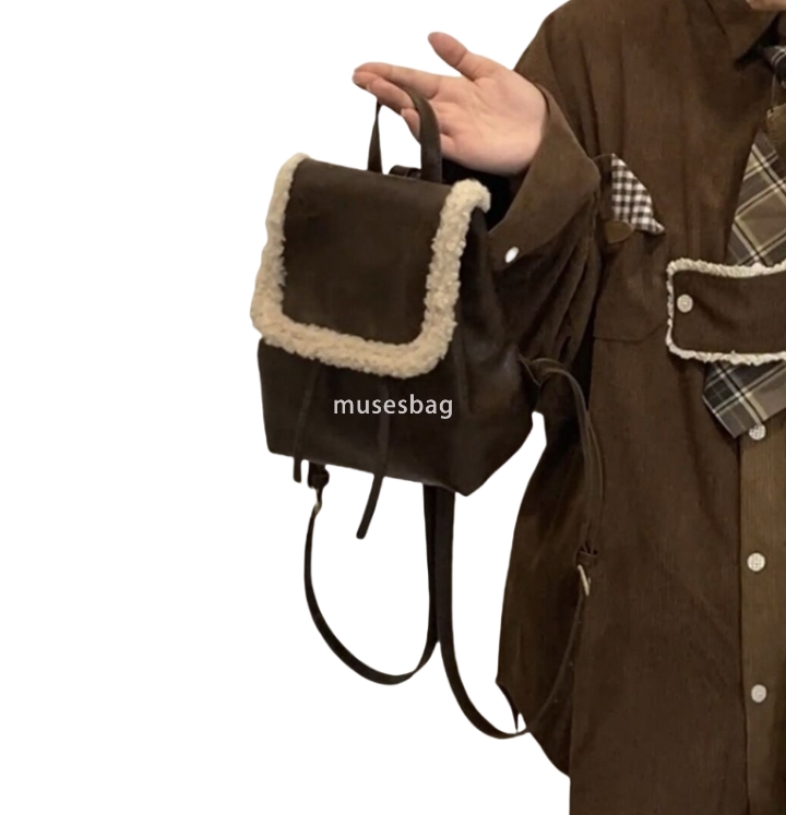 French women's high-end winter new classic retro plush practical and lightweight backpack Korean Instagram simple and versatile lamb wool casual 