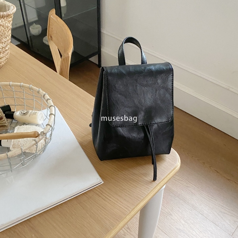 Designer's temperament classic retro fashion backpack Korean version Instagram high-end and lightweight student casual and versatile backpack for
