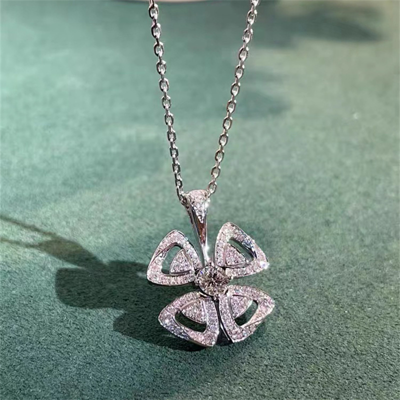 Sterg Sier wer Pendant Necklace: Elegant Women's Jewelry with White Topaz & CZ Dias