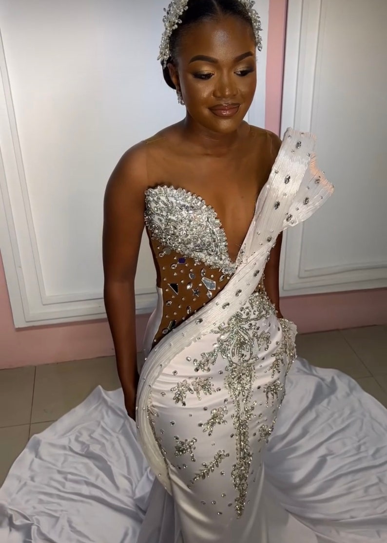 2024 Arabic Aso Ebi Plus Size White Mermaid Wedding Dresses Beaded Crystals Satin Stylish Bridal Gowns Dress