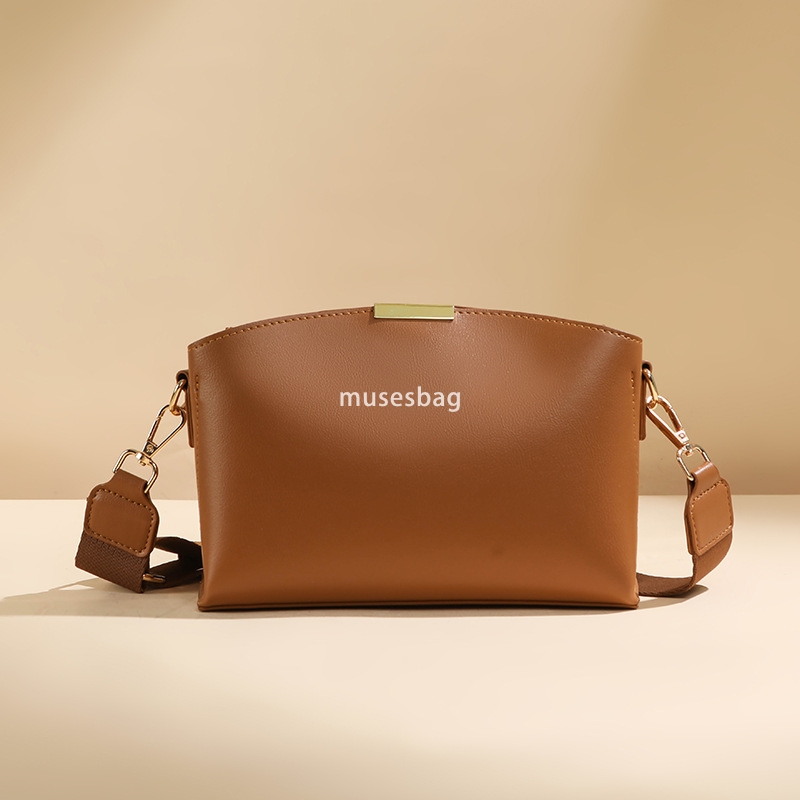 Urban niche design bag women's new wide shoulder strap high-end feel shell bag simple and large capacity one shoulder crossbody bag trendy