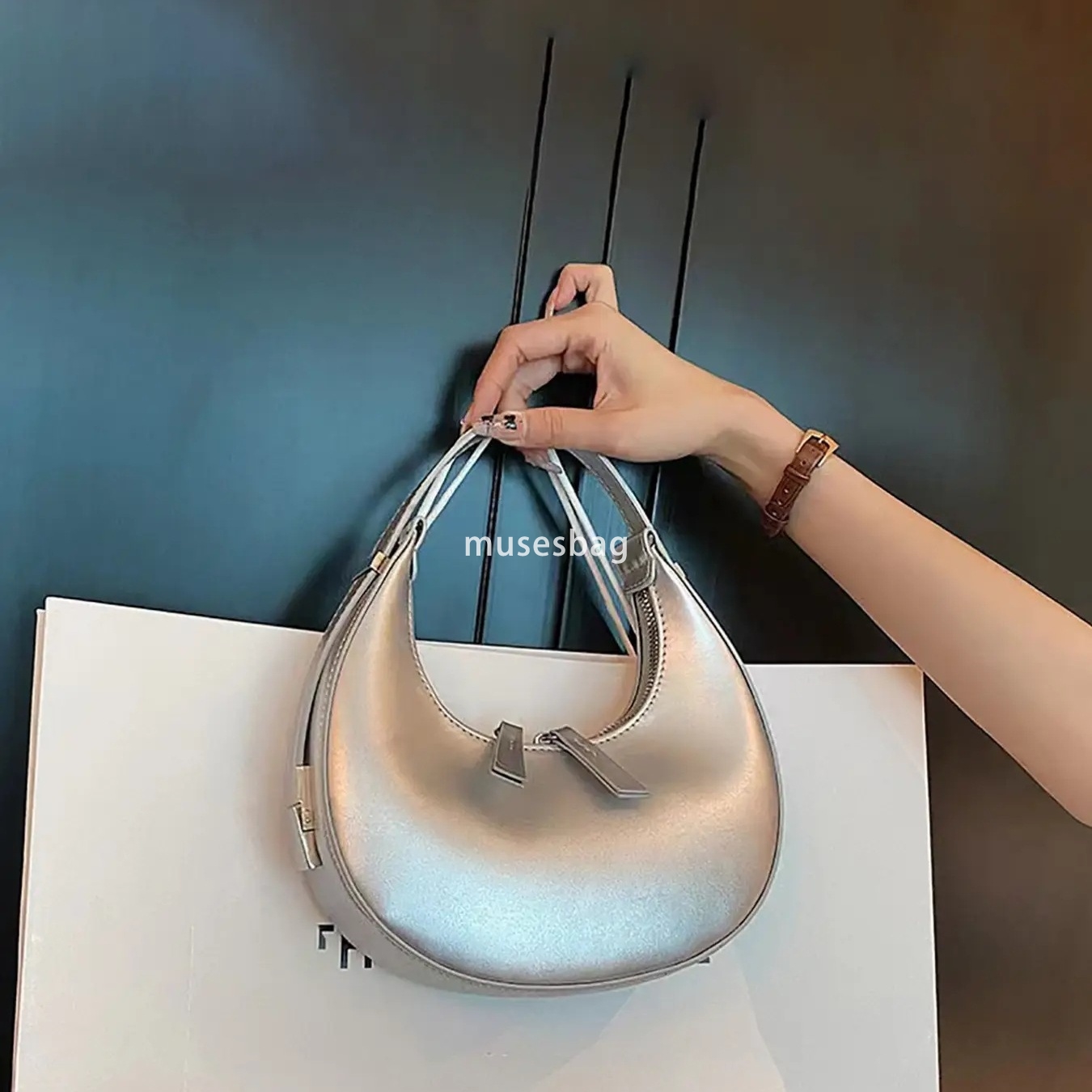 Underarm bag women's new high-end and fashionable shoulder bag versatile and trendy crescent bag and stylish handbag