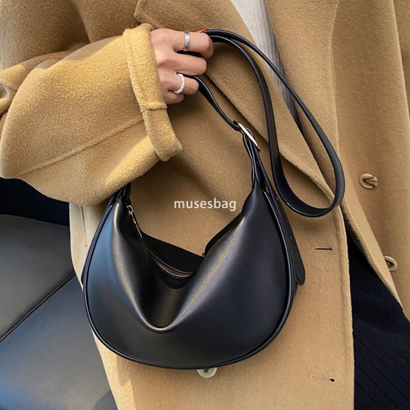 High end dumpling bag with niche design trendy and fashionable casual one shoulder crossbody bag versatile small bag women's bag