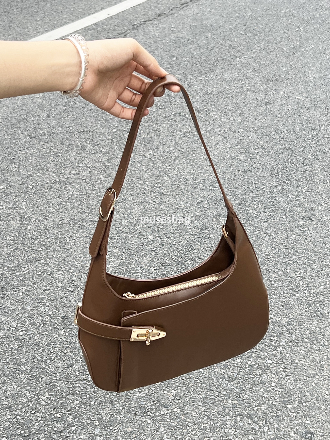 Trendy and fashionable niche design simple and atmospheric Summer new underarm bag with versatile temperament Single shoulder bag black handbag
