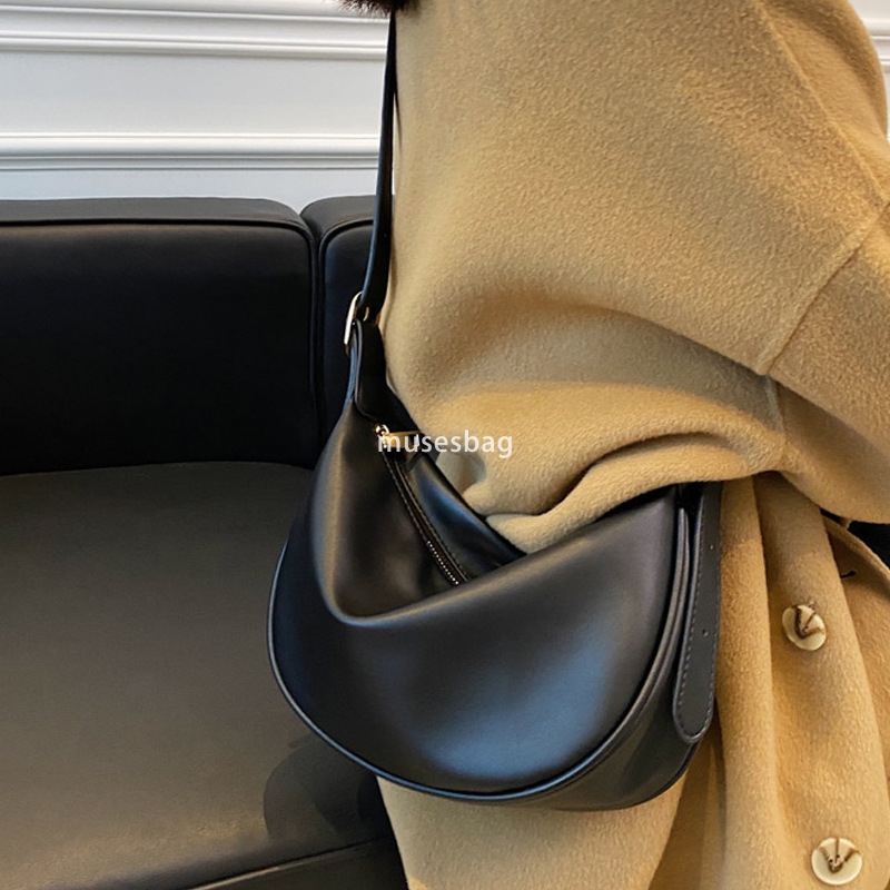 High end dumpling bag with niche design trendy and fashionable casual one shoulder crossbody bag versatile small bag women's bag
